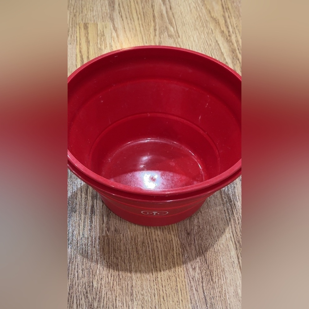 Pampered Chef Popcorn Maker 1457 red silicone bowl medium size collapsible - Picture 3 of 5